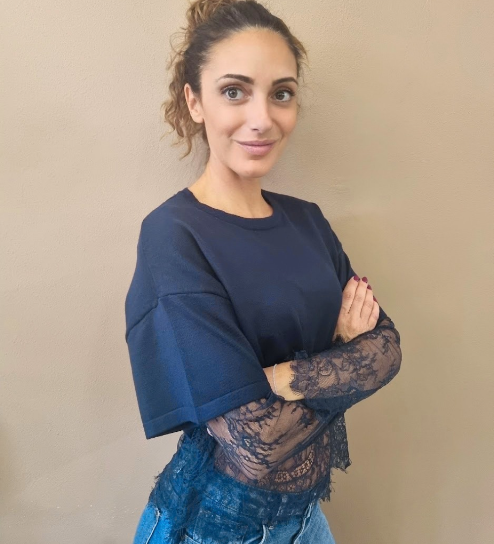 Maglia Cropped con Maniche e Dettagli in Pizzo