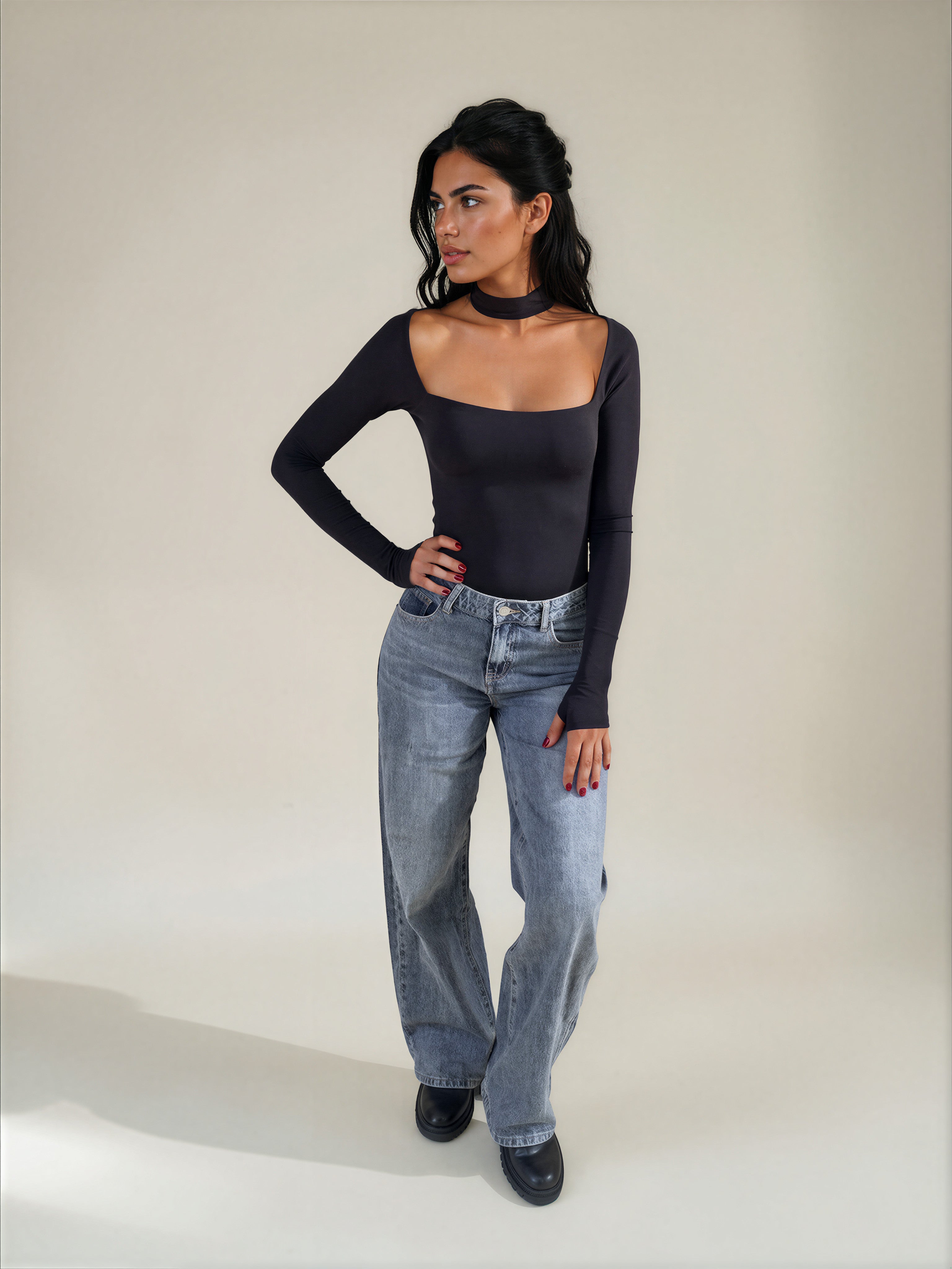 Body Elasticizzato con Scollo Quadro e Choker