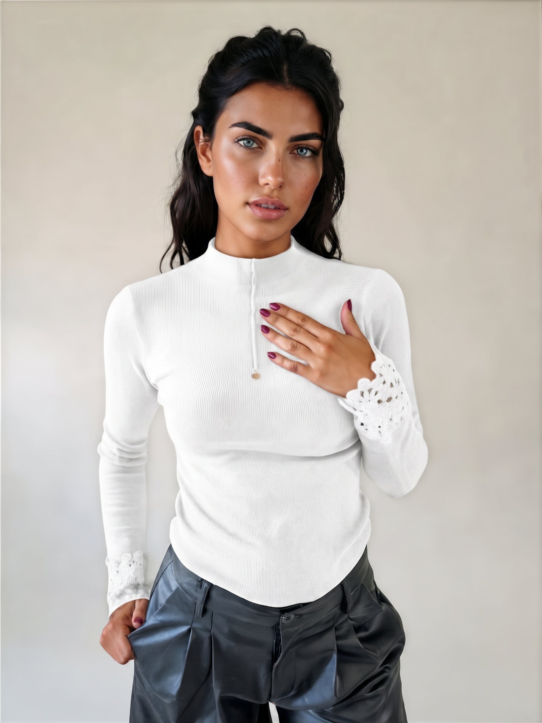 Maglia Elegante con Inserti in Pizzo e Collo Alto