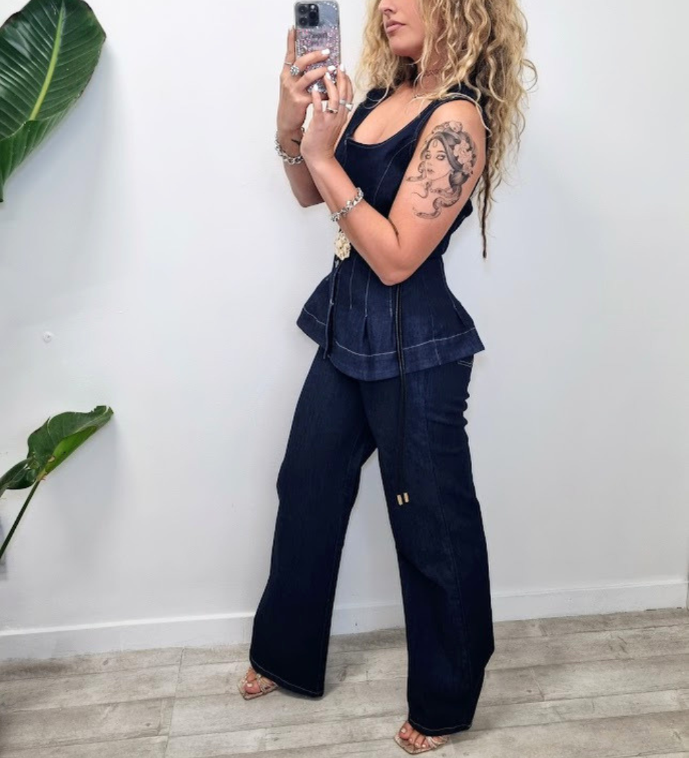 Completo in Denim Scuro Coordinato: Top Peplum Smanicato e Pantaloni a Gamba Larga