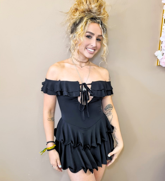 Mini Abito Nero pantaloncino integrato Flirty con Volant