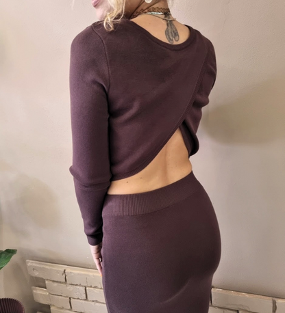 Completo in Maglia Elegance Top Cropped con Schiena Scoperta e Gonna Midi