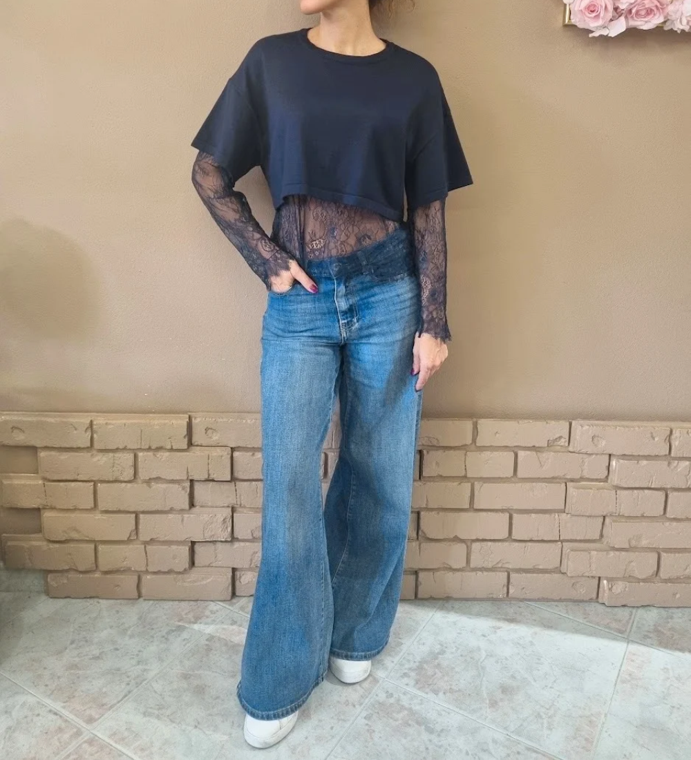 Maglia Cropped con Maniche e Dettagli in Pizzo
