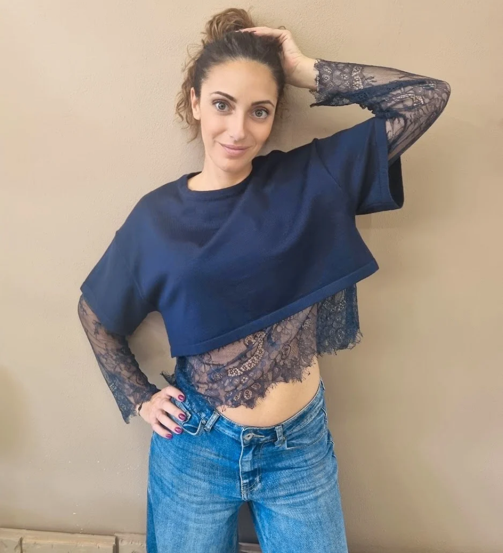 Maglia Cropped con Maniche e Dettagli in Pizzo