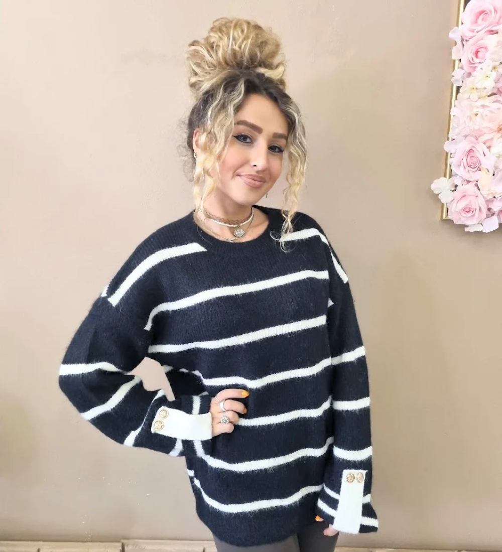 Maglione Oversize a Righe con Dettaglio Bottoni sui Polsini