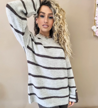 Maglione Oversize a Righe con Dettaglio Bottoni sui Polsini