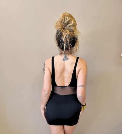 Vestito Corto Effetto Due Pezzi con Inserto in Mesh – Nero