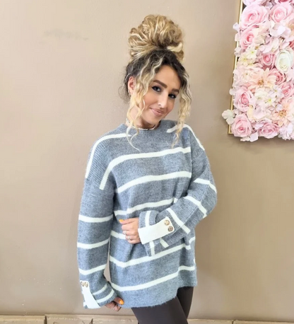Maglione Oversize a Righe con Dettaglio Bottoni sui Polsini
