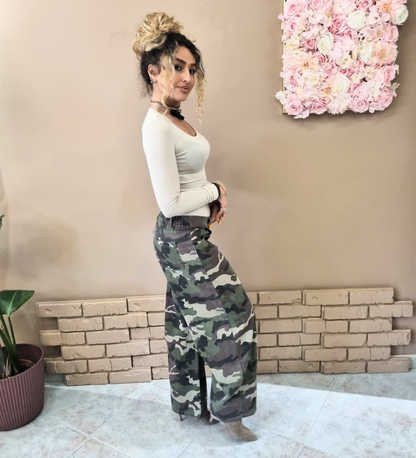 Pantalone Cargo a Palazzo in Fantasia Militare Camouflage