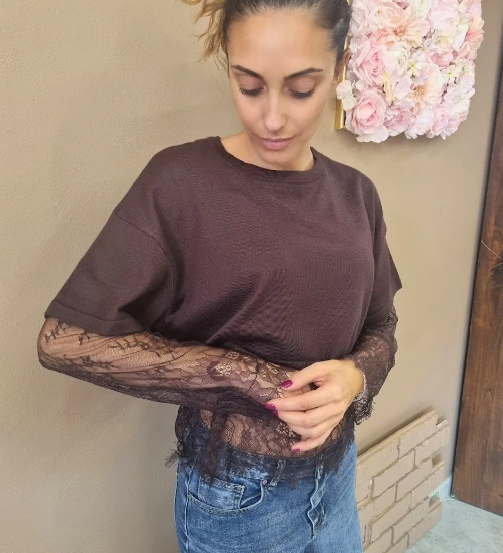 Maglia Cropped con Maniche e Dettagli in Pizzo