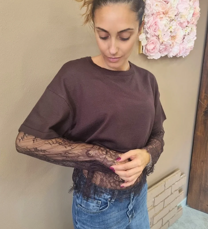 Maglia Cropped con Maniche e Dettagli in Pizzo