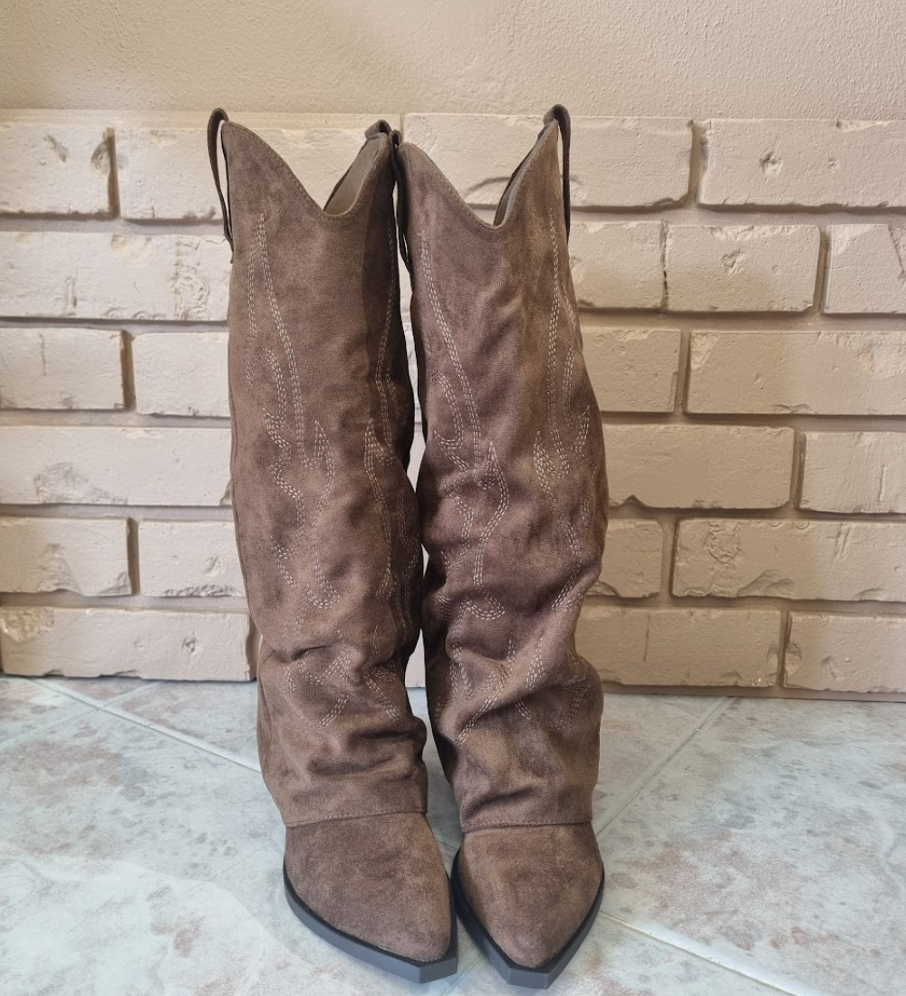 Stivali Camperos Slouchy in Camoscio con Ricami Western