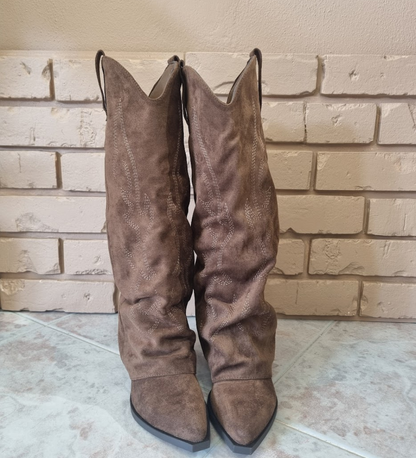 Stivali Camperos Slouchy in Camoscio con Ricami Western