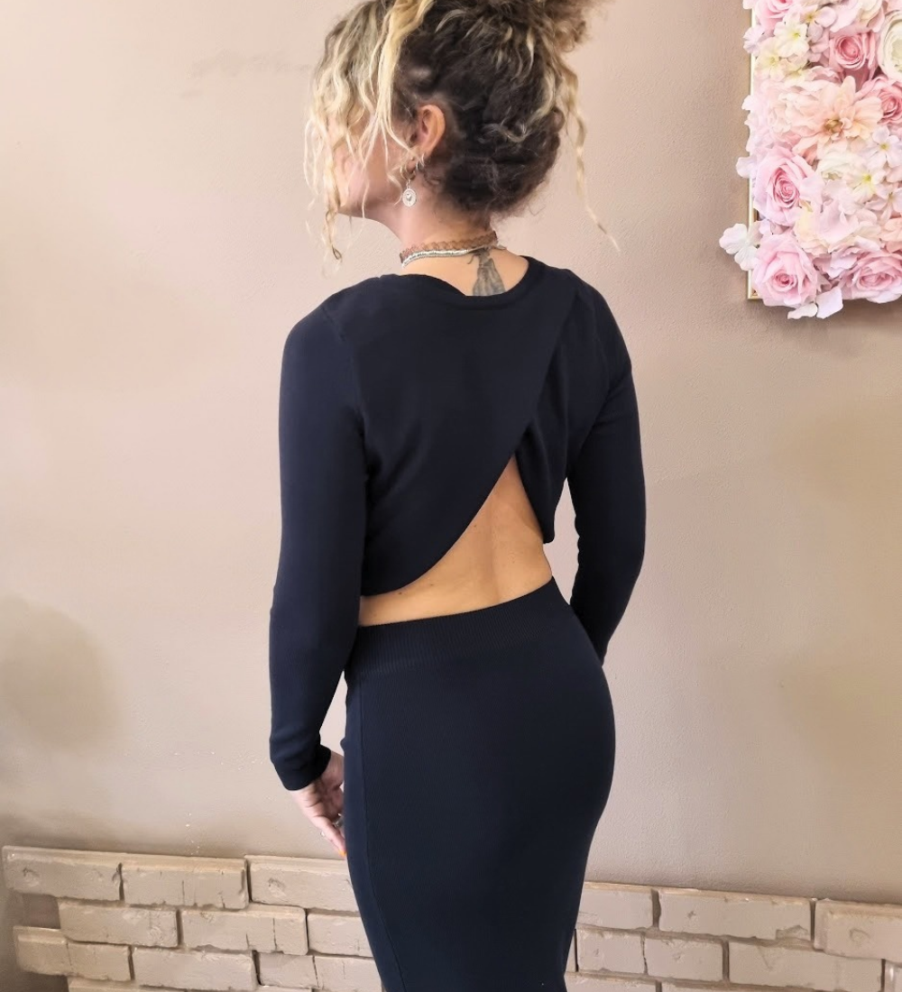 Completo in Maglia Elegance Top Cropped con Schiena Scoperta e Gonna Midi