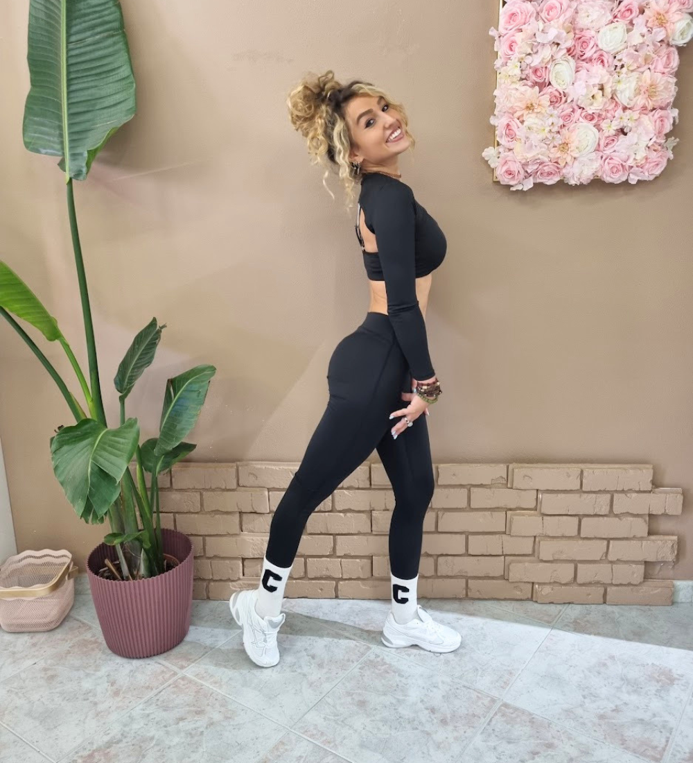 Completo Sporty-Chic 3 Pezzi – Coprispalla, Top & Leggings