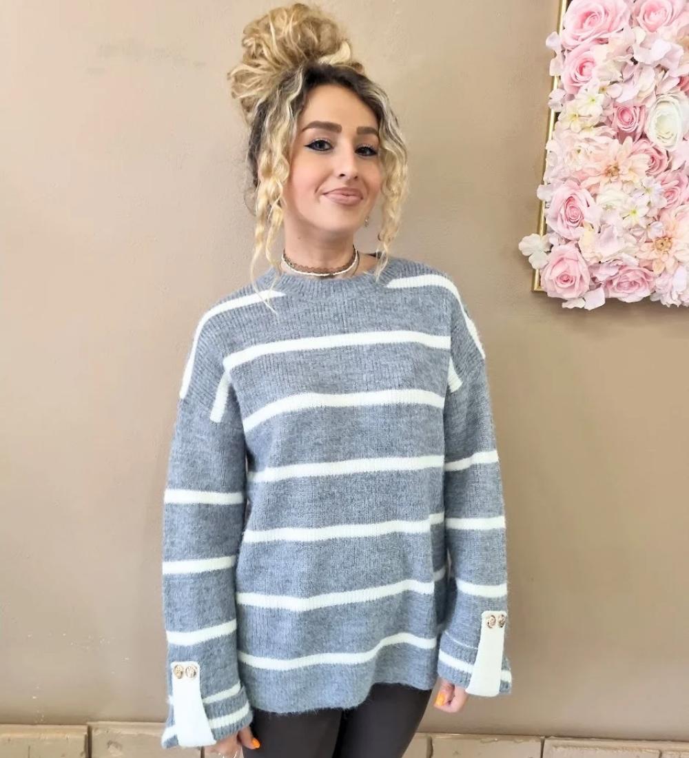 Maglione Oversize a Righe con Dettaglio Bottoni sui Polsini