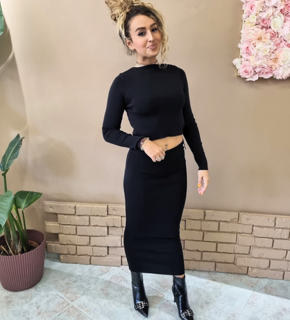 Completo in Maglia Elegance Top Cropped con Schiena Scoperta e Gonna Midi