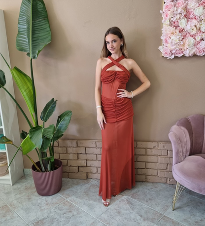 Abito Lungo a Sirena in Tulle con Scollo Incrociato e Arricciature ,Ruggine