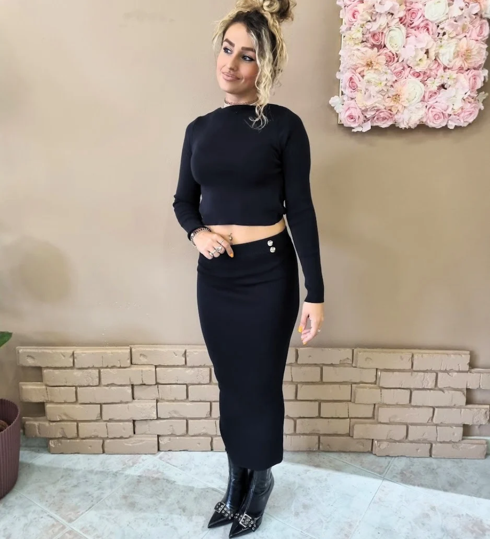 Completo in Maglia Elegance Top Cropped con Schiena Scoperta e Gonna Midi
