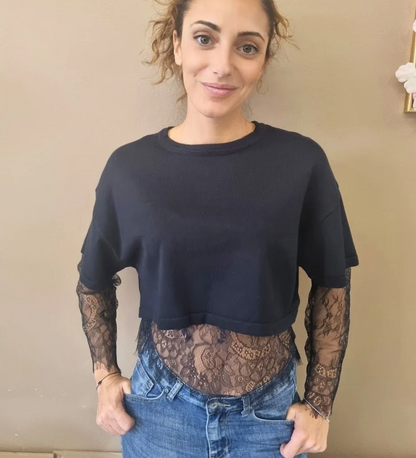 Maglia Cropped con Maniche e Dettagli in Pizzo