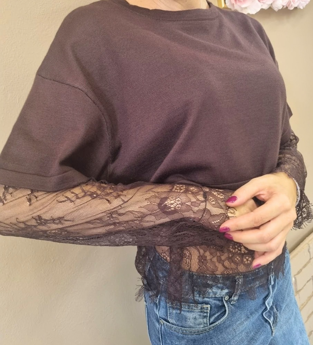 Maglia Cropped con Maniche e Dettagli in Pizzo