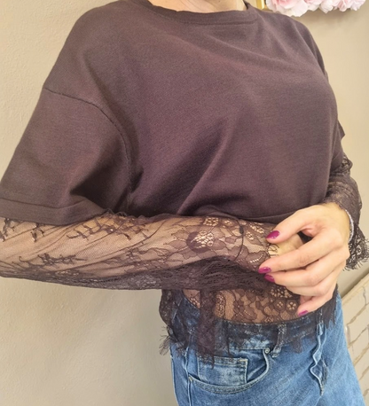 Maglia Cropped con Maniche e Dettagli in Pizzo