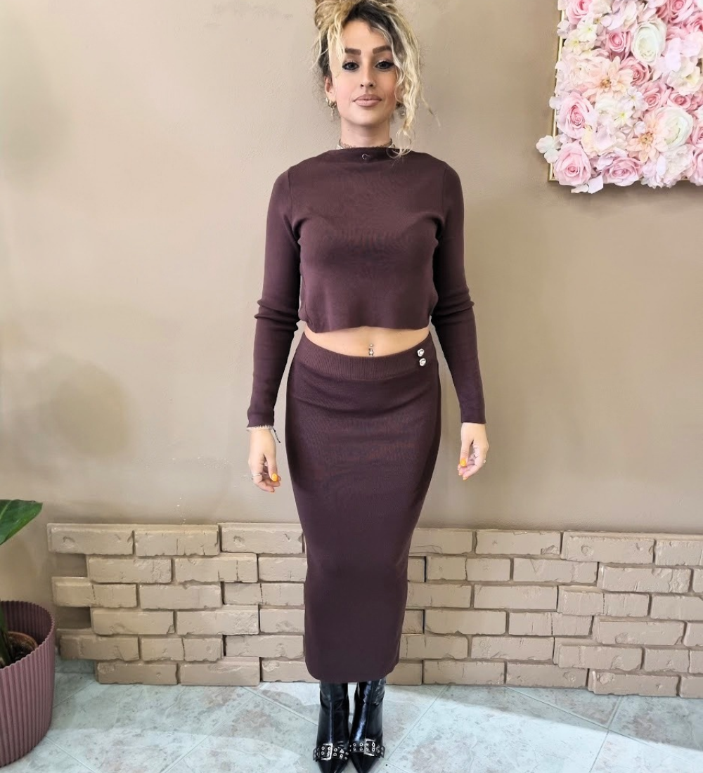 Completo in Maglia Elegance Top Cropped con Schiena Scoperta e Gonna Midi
