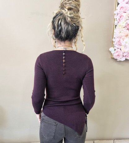 Maglia Asimmetrica a Maniche Lunghe con Dettaglio Bottoni sul Retro e spacchetti
