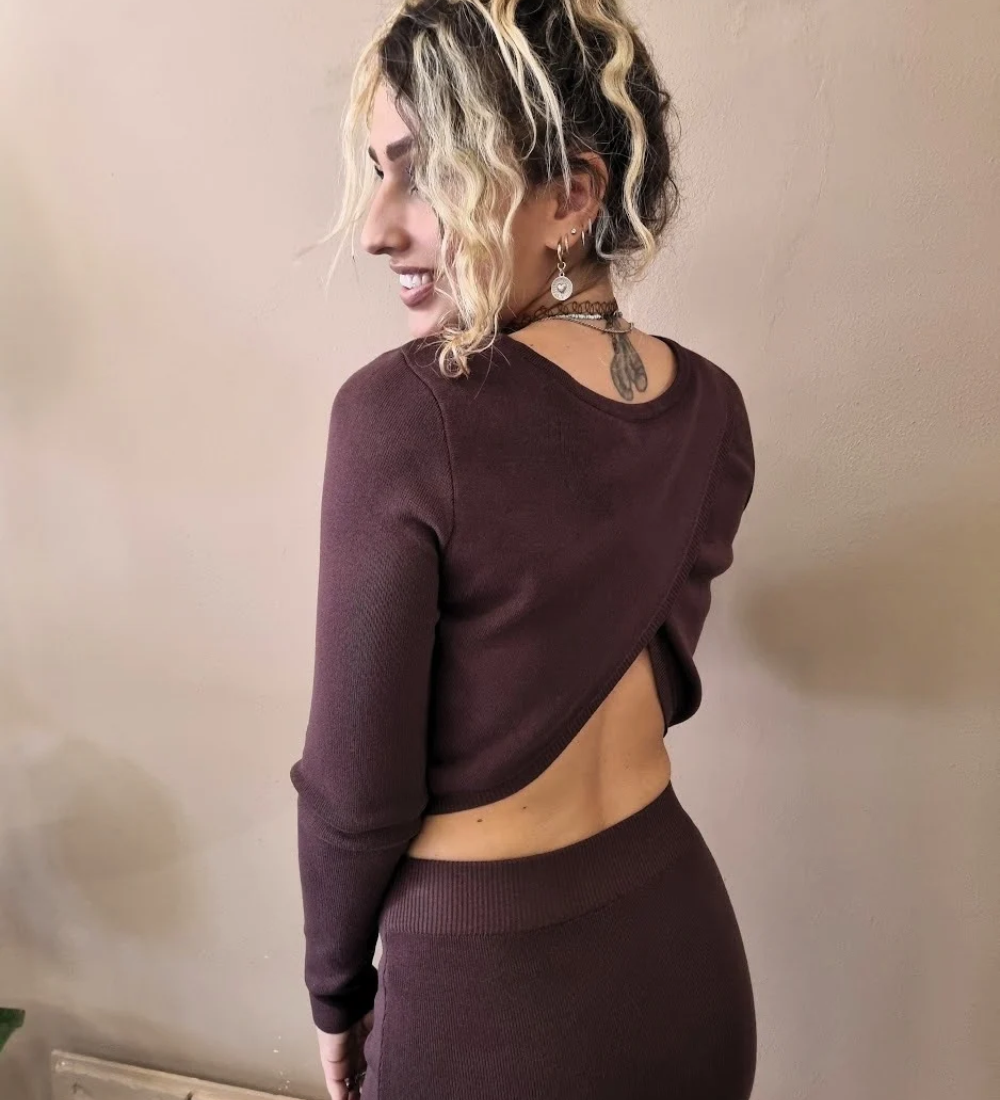 Completo in Maglia Elegance Top Cropped con Schiena Scoperta e Gonna Midi