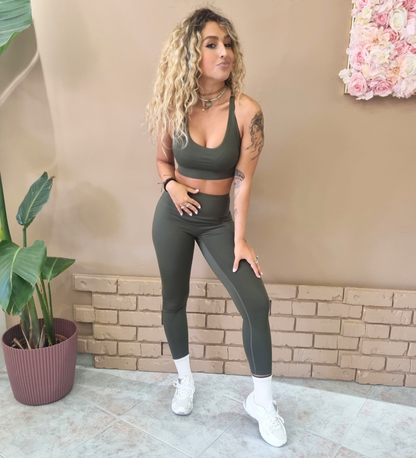 Set Sportivo Performance: Top con Coppe Preformate + Leggings High-Waist