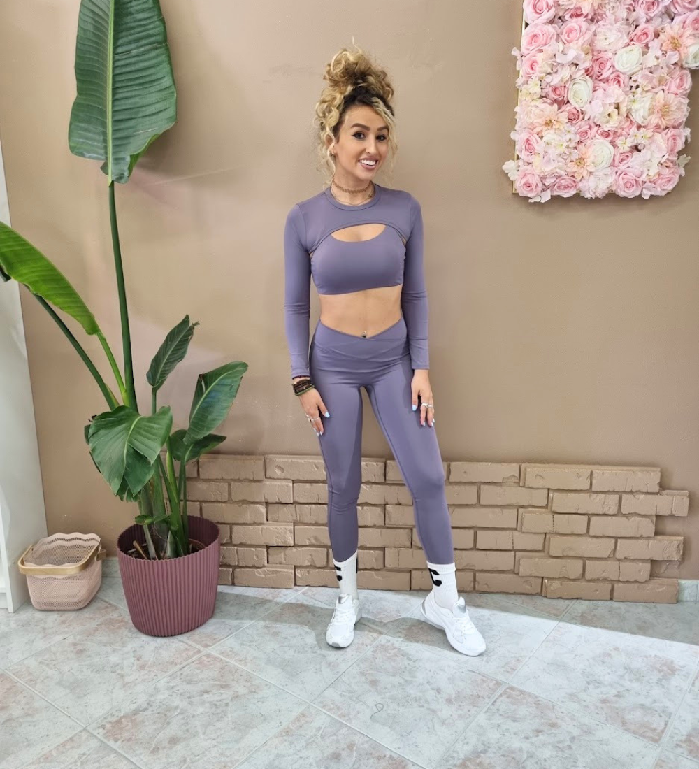 Completo Sporty-Chic 3 Pezzi – Coprispalla, Top & Leggings