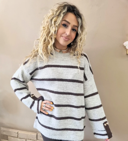 Maglione Oversize a Righe con Dettaglio Bottoni sui Polsini