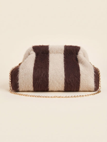 Borsa Pochette Effetto Pelliccia con Tracolla a Catena Rimovibile
