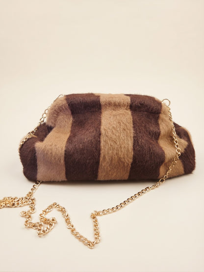 Borsa Pochette Effetto Pelliccia con Tracolla a Catena Rimovibile
