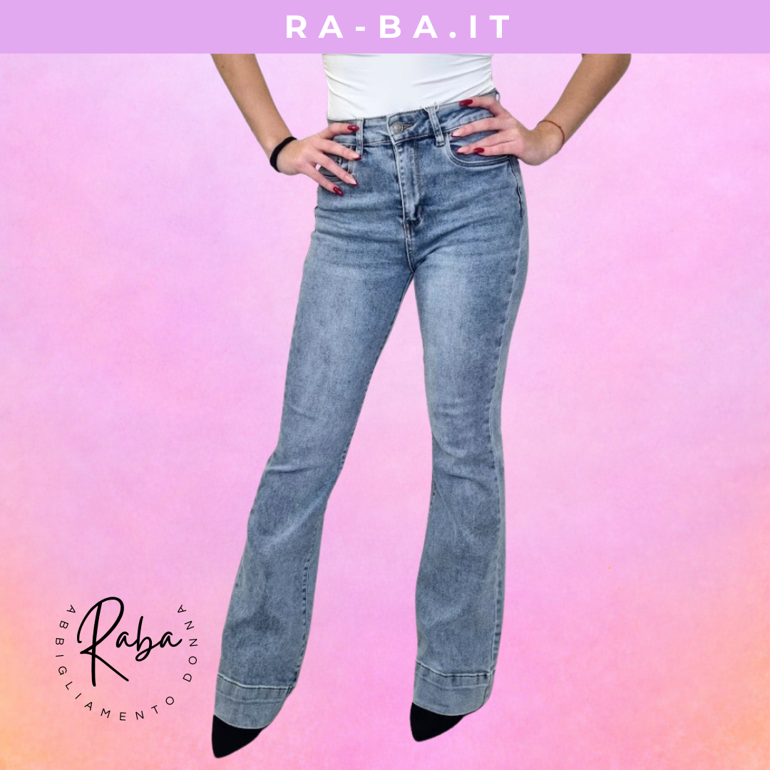 Jeans Flare a Zampa – Lavaggio Medio