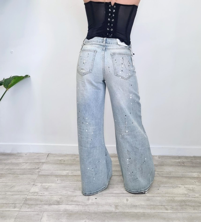 Jeans Distressed a Gamba Larga con Catena di Perle