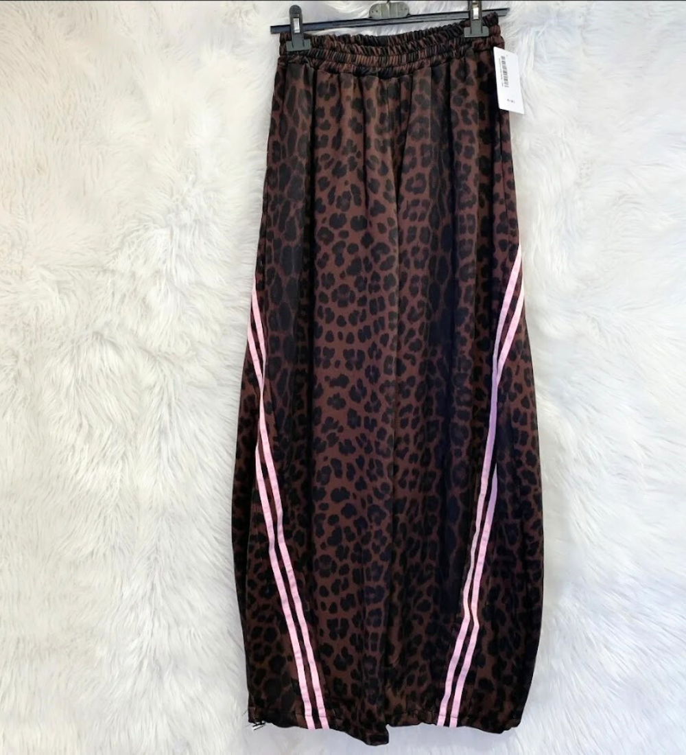 Pantaloni Jogger Wide-Leg con Bande Laterali – Il Mix Perfetto tra Comfort e Tendenza
