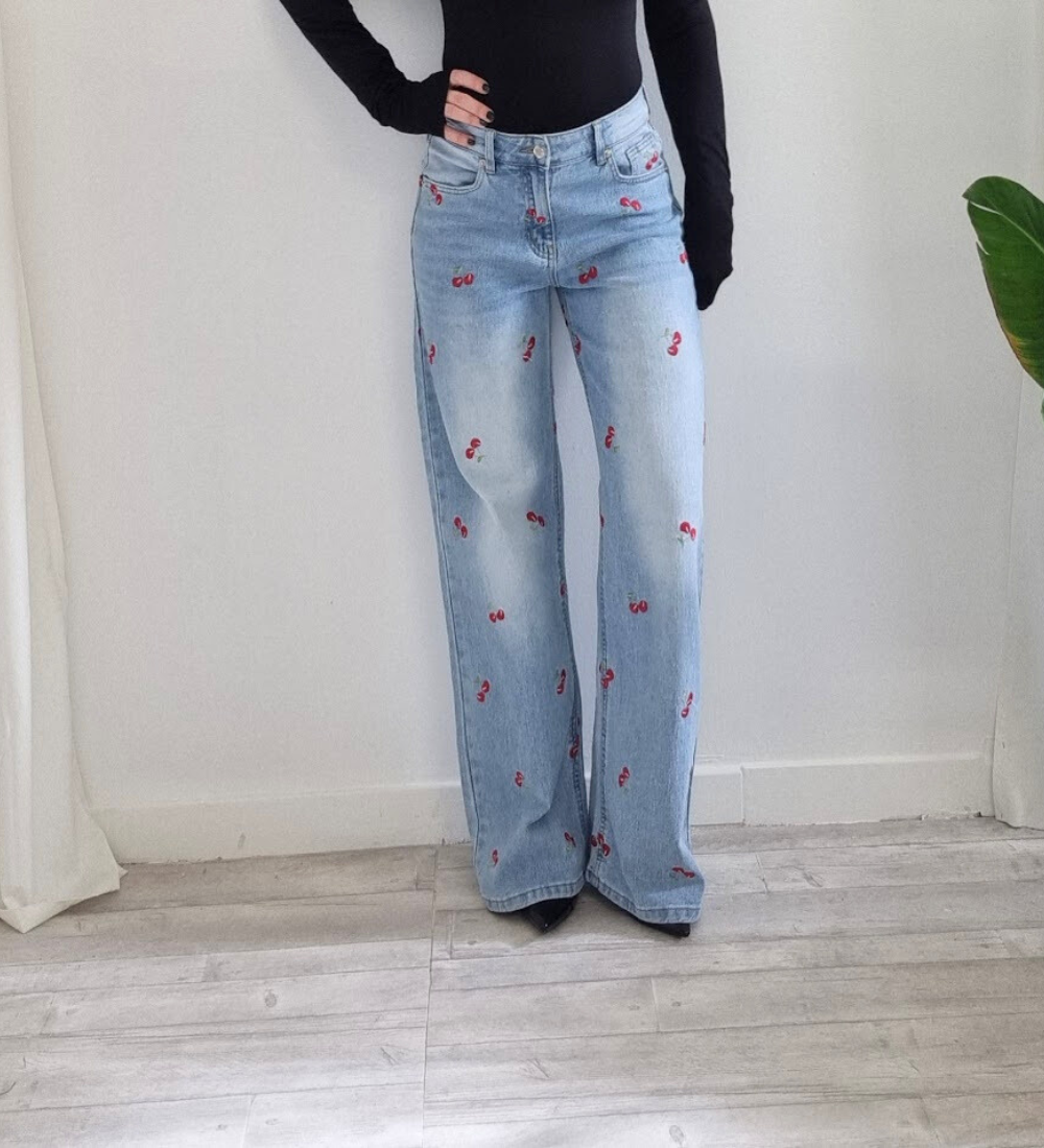 Jeans Wide Leg con Ricamo Ciliegie
