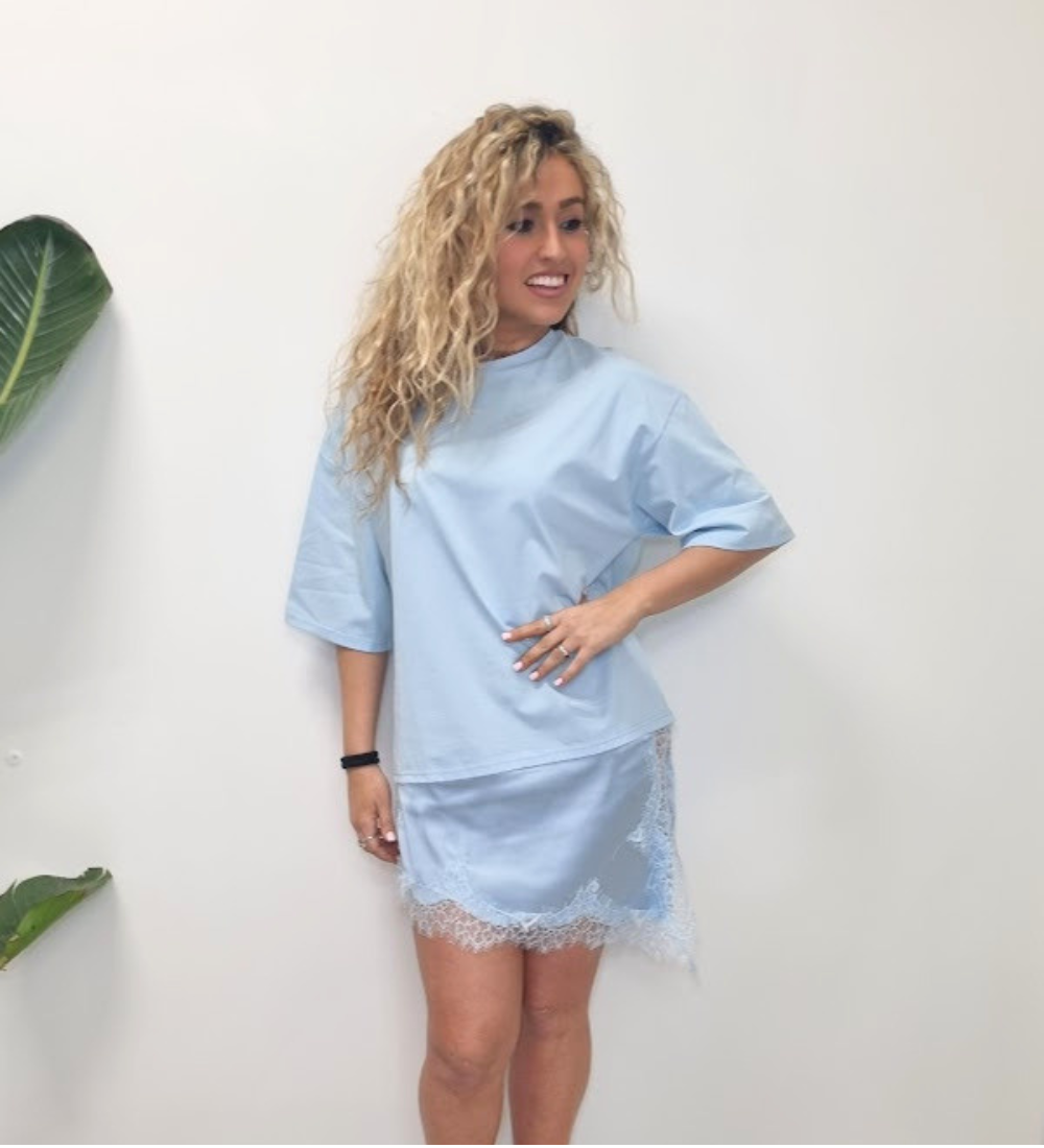 T-Shirt Oversize con Inserto in Seta e Pizzo