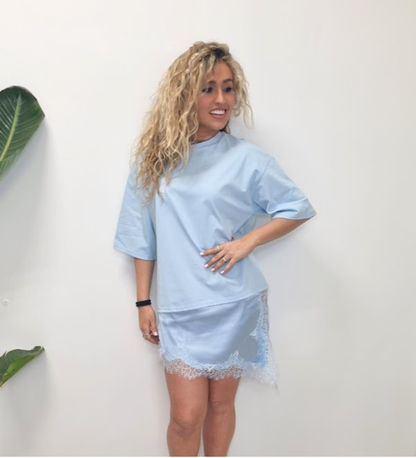 T-Shirt Oversize con Inserto in Seta e Pizzo