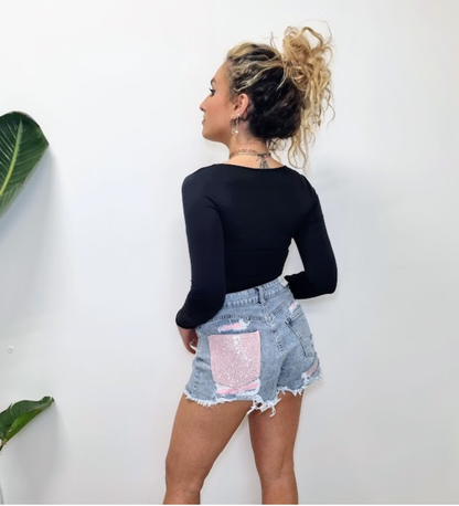 Shorts in Denim "Sparkle & Destroy" – Lavaggio Chiaro con Dettagli Glitter Rosa