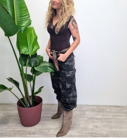 Pantaloni Cargo Camouflage con Effetto Lavato