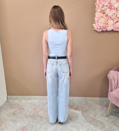 Jeans  con Dettagli Strappati Laterali