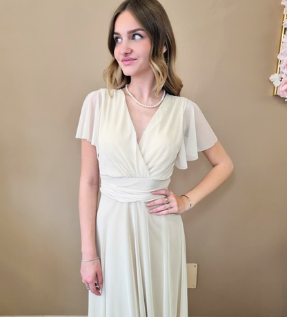 Abito Lungo in Chiffon con Scollo a V e Maniche a Farfalla - Crema
