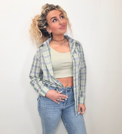 Combo Urban Casual: Camicia a Quadri & Top Crop