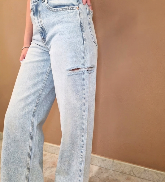 Jeans  con Dettagli Strappati Laterali
