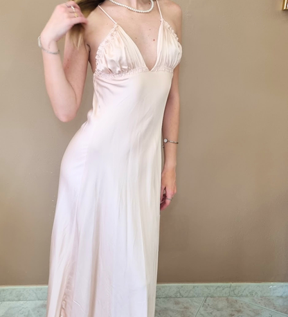 Abito Lungo Satin Dream con Scollo a V e Spalline Sottili - Rosa Cipria