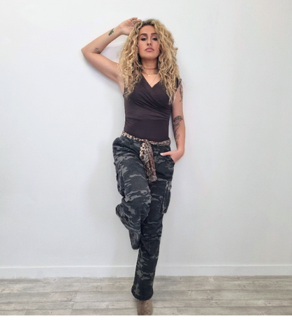 Pantaloni Cargo Camouflage con Effetto Lavato