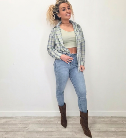 Combo Urban Casual: Camicia a Quadri & Top Crop