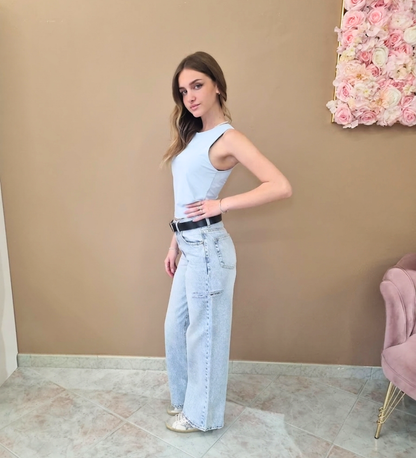 Jeans  con Dettagli Strappati Laterali